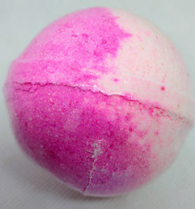 Pear Raspberry bath bomb. Pearberry.